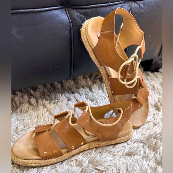 Steve Madden gladiator sandals - Picture 2 of 3